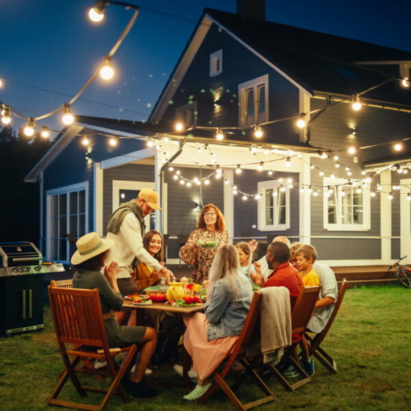 Neighbors having a BAckyard Picnic in Conroe TX